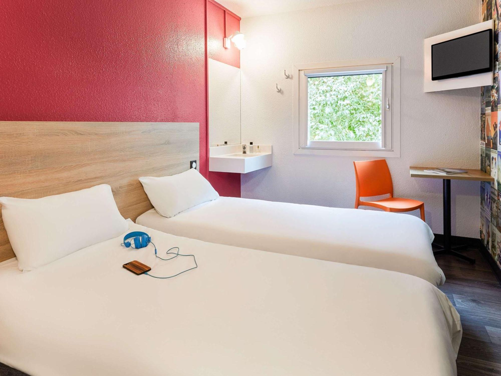 Hotelf1 Sur Orge Hotel *